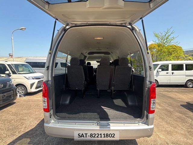 Toyota HIACE WAGON 2023-04 6498310-14