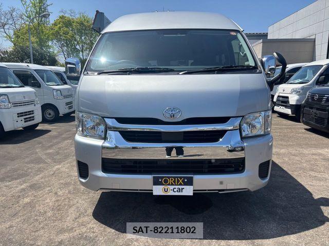 Toyota HIACE WAGON 2023-04 6498310-17