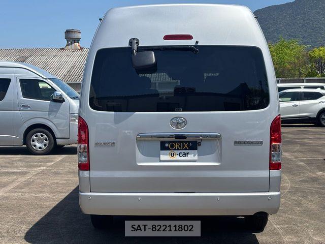 Toyota HIACE WAGON 2023-04 6498310-18