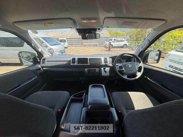 Toyota HIACE WAGON 2023-04 6498310-1