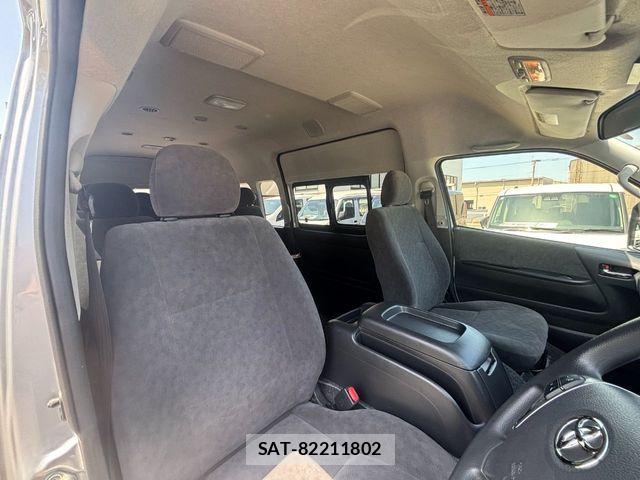 Toyota HIACE WAGON 2023-04 6498310-3