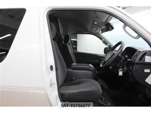 Toyota HIACE WAGON 2020-04 6526277-27