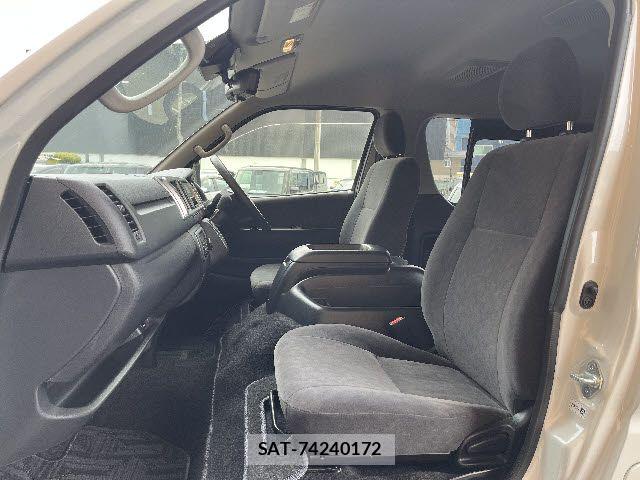 Toyota HIACE WAGON 2020-06 6716249-18