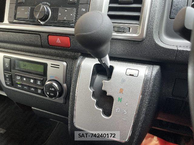Toyota HIACE WAGON 2020-06 6716249-19
