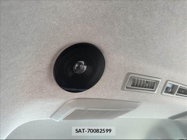 Toyota HIACE WAGON 2023-11 6906082-18