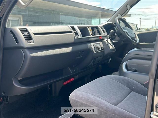 Toyota HIACE WAGON 2025-04 6906084-12
