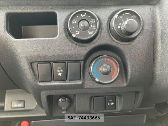Toyota HIACE WAGON 2021-04 7058783-17