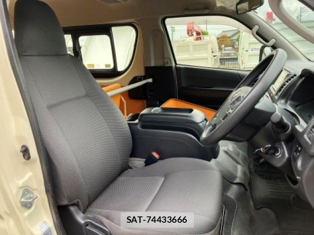 Toyota HIACE WAGON 2021-04 7058783-18