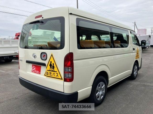 Toyota HIACE WAGON 2021-04 7058783-1
