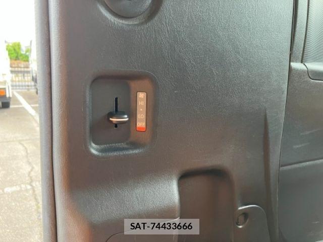 Toyota HIACE WAGON 2021-04 7058783-28