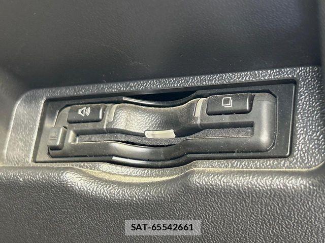 Toyota HIACE WAGON 2023-02 7219417-6