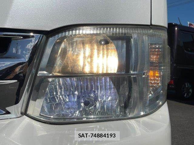 Toyota HIACE WAGON 2012-09 7219404-17