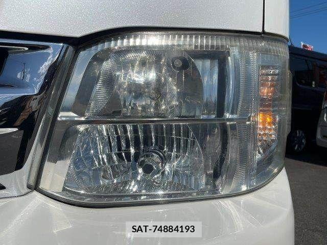 Toyota HIACE WAGON 2012-09 7219404-27