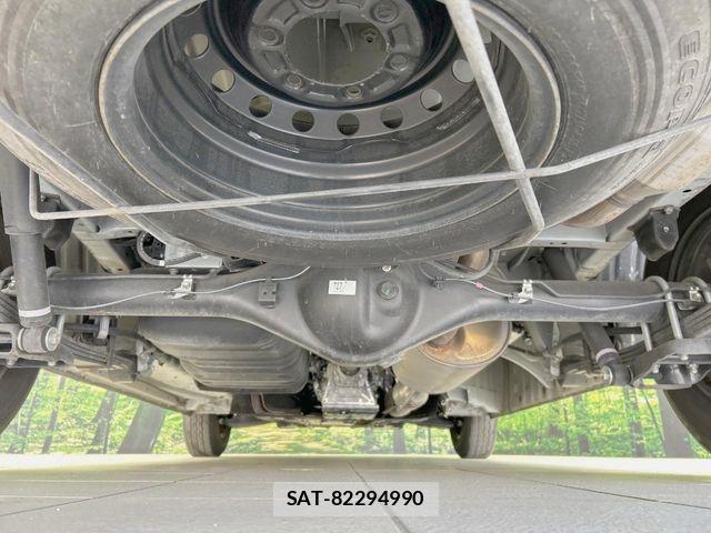 Toyota HIACE WAGON 2023-10 7219413-19