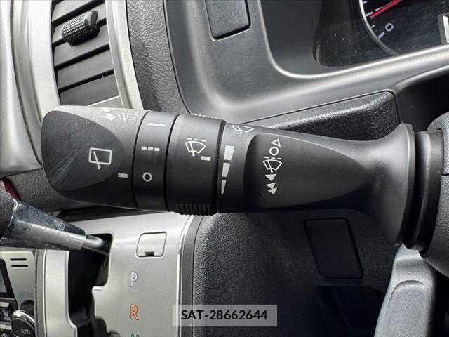 Toyota HIACE WAGON 2015-03 7219409-24
