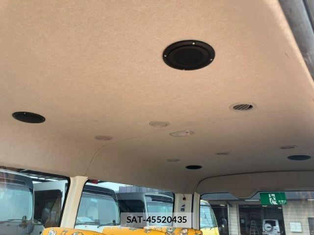 Toyota HIACE WAGON 2020-04 7219414-29