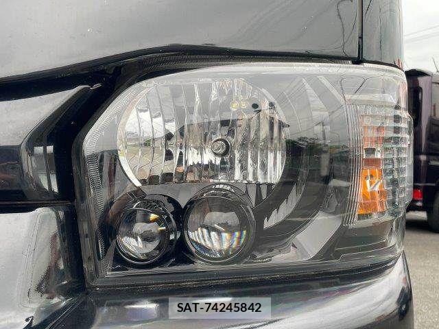 Toyota HIACE WAGON 2018-02 7219410-24