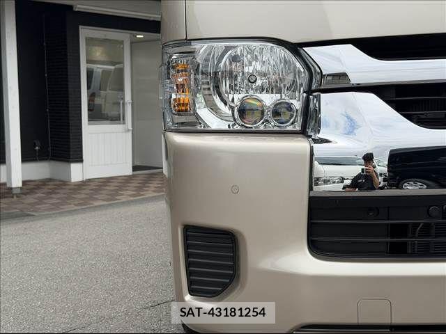 Toyota HIACE WAGON 2025-04 7327400-9