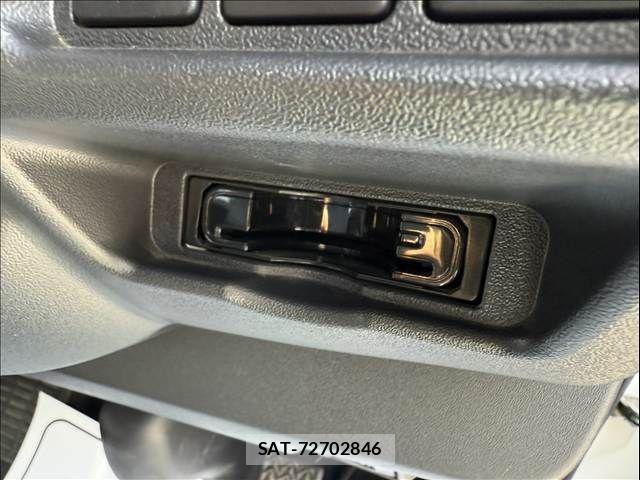 Toyota HIACE WAGON 2015-08 7327403-16