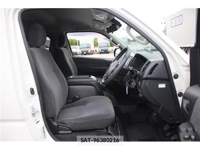 Toyota HIACE WAGON 2019-03 7358025-20