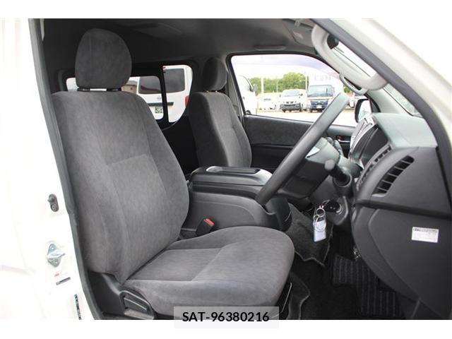 Toyota HIACE WAGON 2019-03 7358025-21