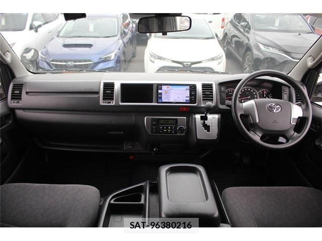 Toyota HIACE WAGON 2019-03 7358025-27