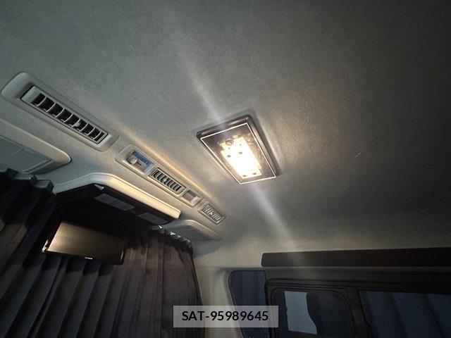 Toyota HIACE WAGON 2015-04 7616931-10