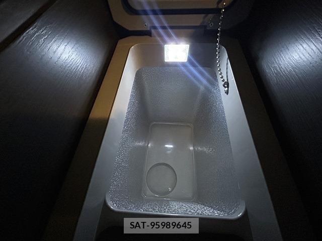 Toyota HIACE WAGON 2015-04 7616931-13