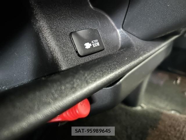 Toyota HIACE WAGON 2015-04 7616931-16