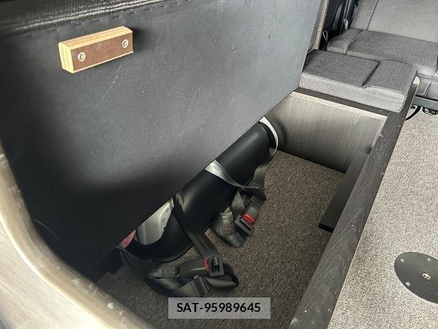 Toyota HIACE WAGON 2015-04 7616931-21
