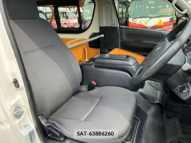 Toyota HIACE WAGON 2018-11 7616938-17