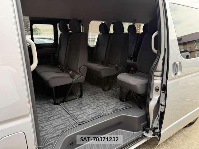 Toyota HIACE WAGON 2026-04 7723900-19