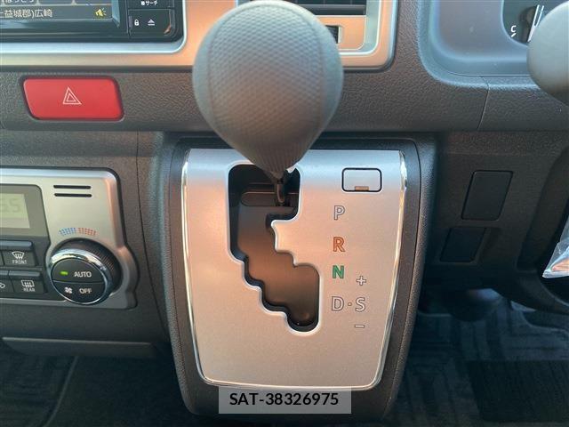 Toyota HIACE WAGON 2025-09 8035875-19
