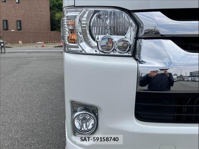 Toyota HIACE WAGON 2019-08 8130449-12