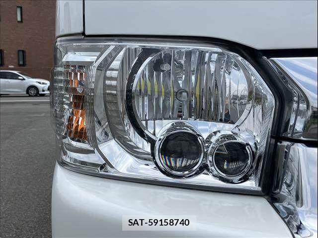 Toyota HIACE WAGON 2019-08 8130449-26