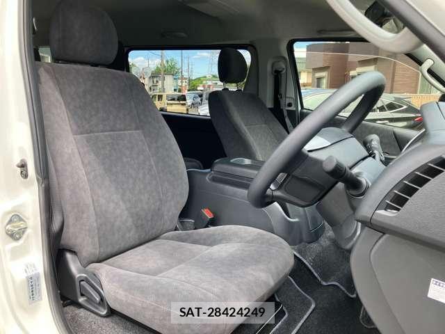 Toyota HIACE WAGON 2025-09 8207800-28
