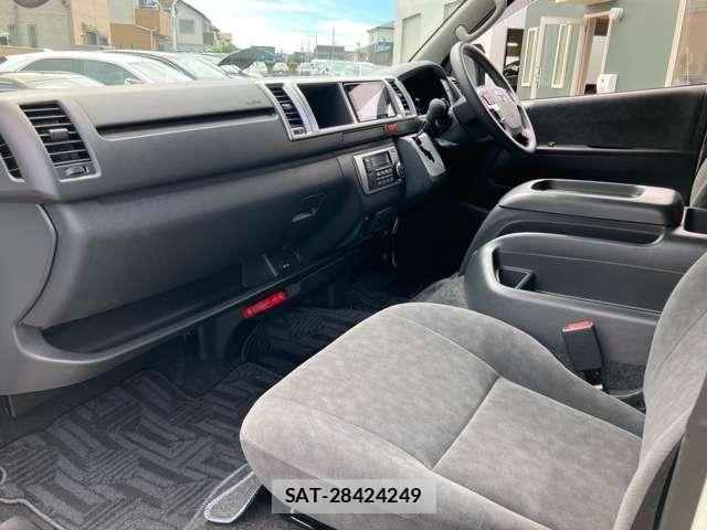 Toyota HIACE WAGON 2025-09 8207800-29