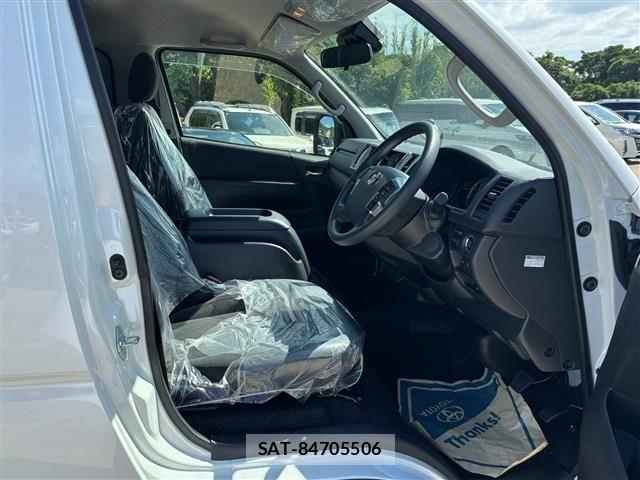 Toyota HIACE WAGON 2026-06 8207801-18