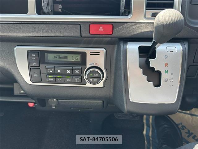 Toyota HIACE WAGON 2026-06 8207801-25