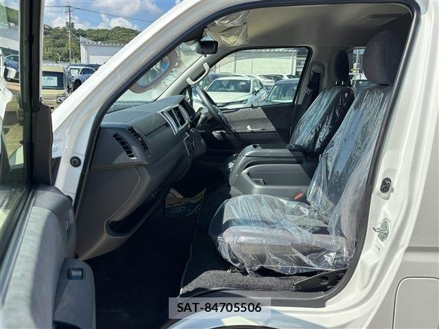 Toyota HIACE WAGON 2026-06 8207801-4