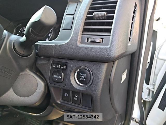 Toyota HIACE WAGON 2020-09 8207805-12