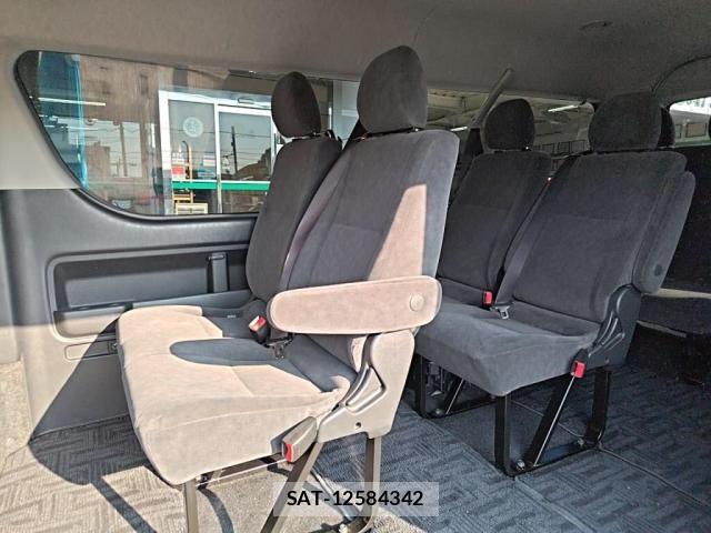 Toyota HIACE WAGON 2020-09 8207805-20