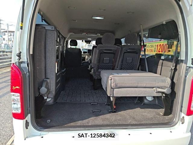 Toyota HIACE WAGON 2020-09 8207805-23