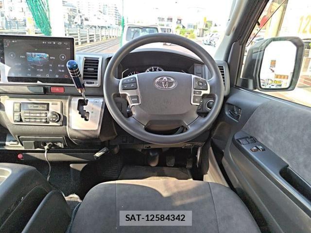 Toyota HIACE WAGON 2020-09 8207805-2