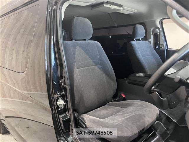 Toyota HIACE WAGON 2016-12 8207806-9