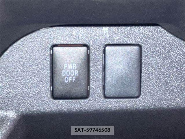 Toyota HIACE WAGON 2016-12 8207806-7