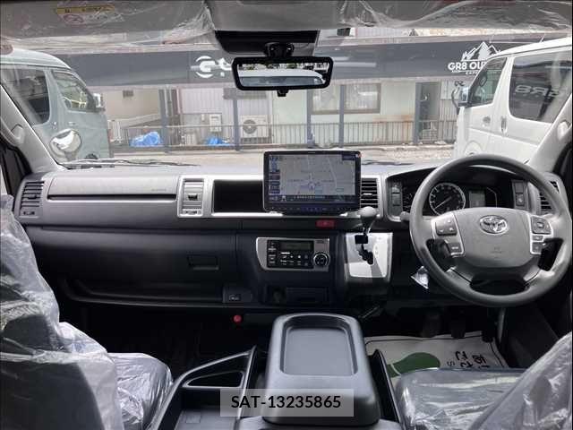 Toyota HIACE WAGON 2025-11 8245367-3