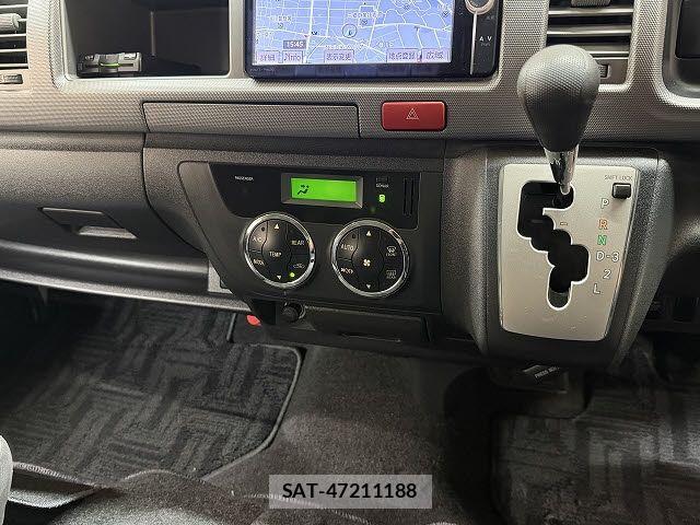 Toyota HIACE WAGON 2013-03 8245372-16