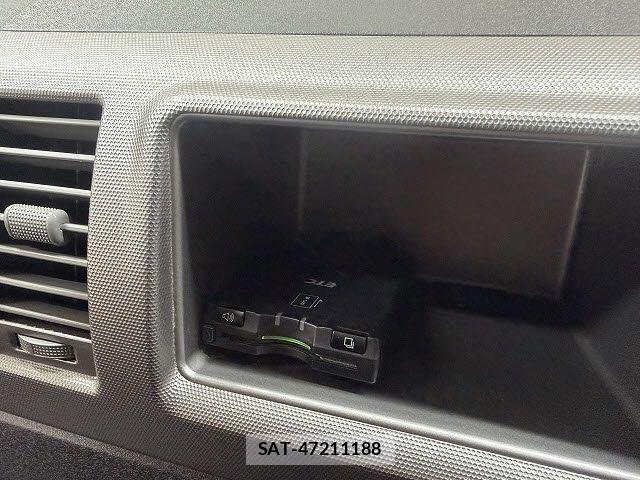 Toyota HIACE WAGON 2013-03 8245372-17