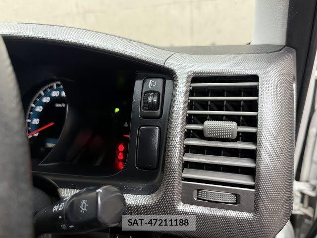 Toyota HIACE WAGON 2013-03 8245372-19